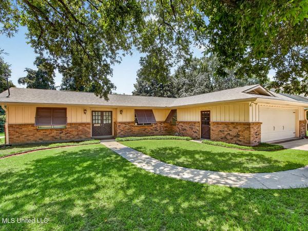 5570 E Diamondhead Drive, Diamondhead, MS 39525