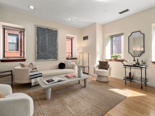 2 Clarendon St, Unit 302, Boston, MA 02116