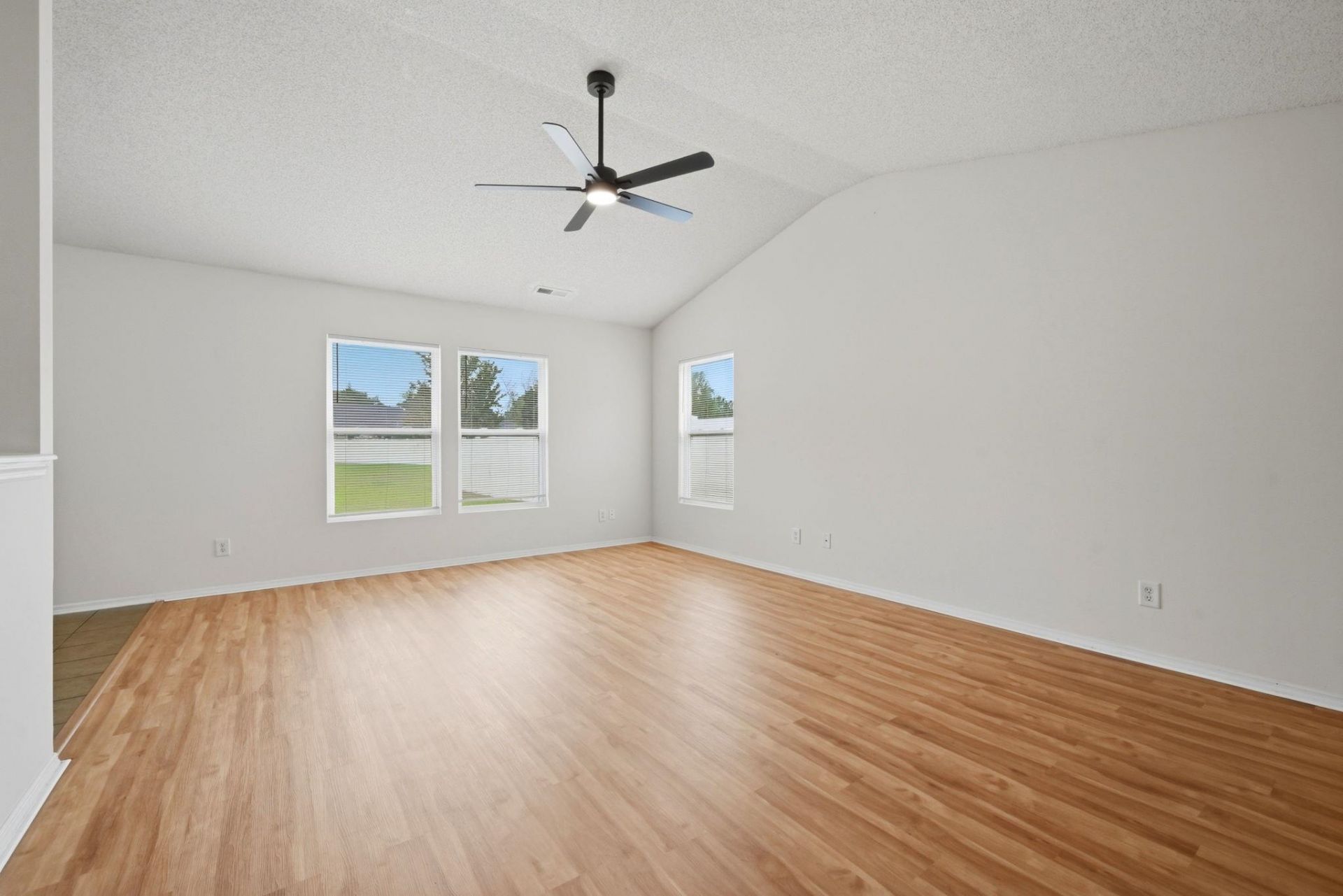 292 Bellegrove Dr. Photo 10
