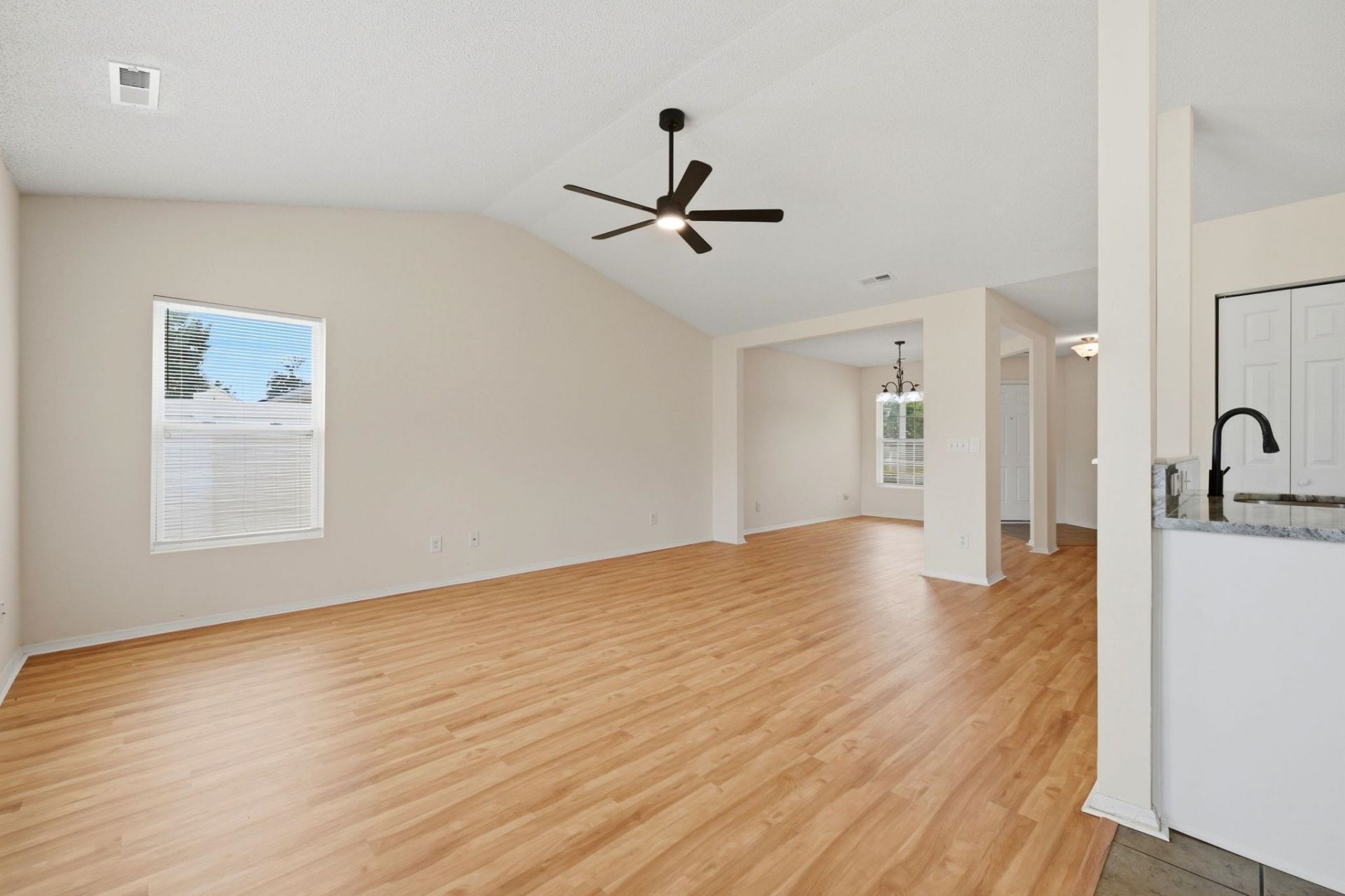 292 Bellegrove Dr. Photo 11