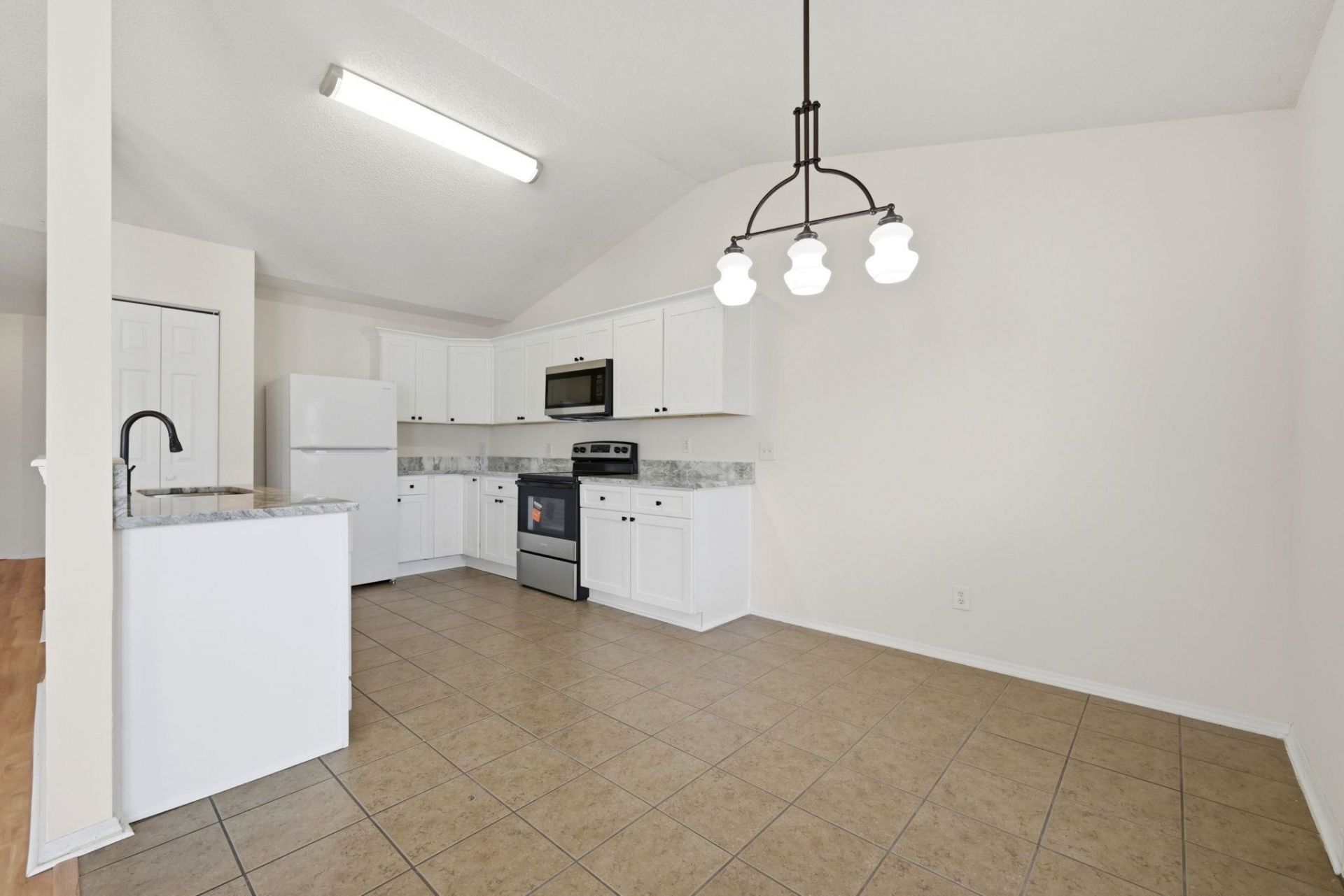 292 Bellegrove Dr. Photo 12