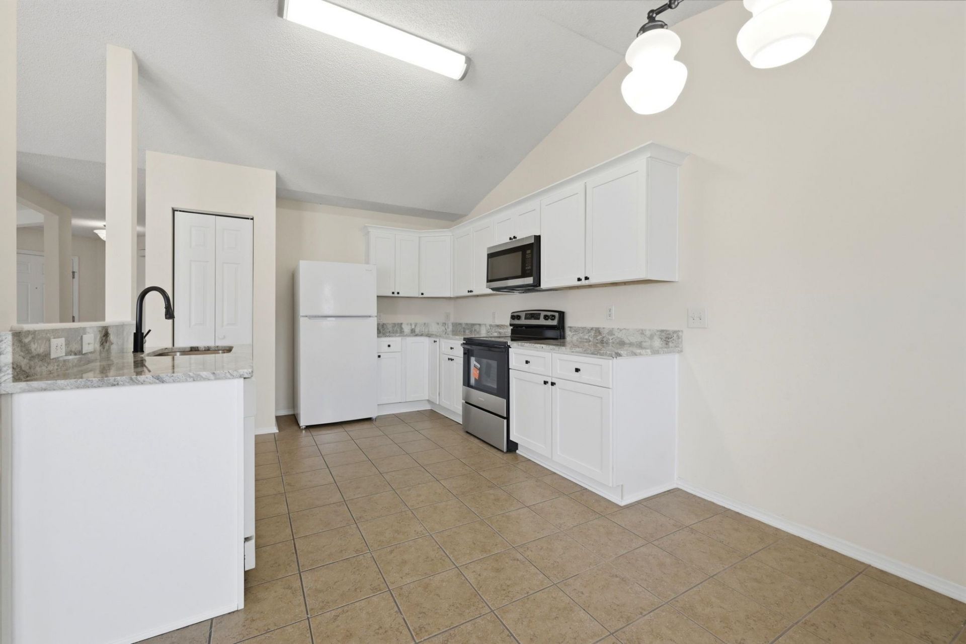 292 Bellegrove Dr. Photo 13