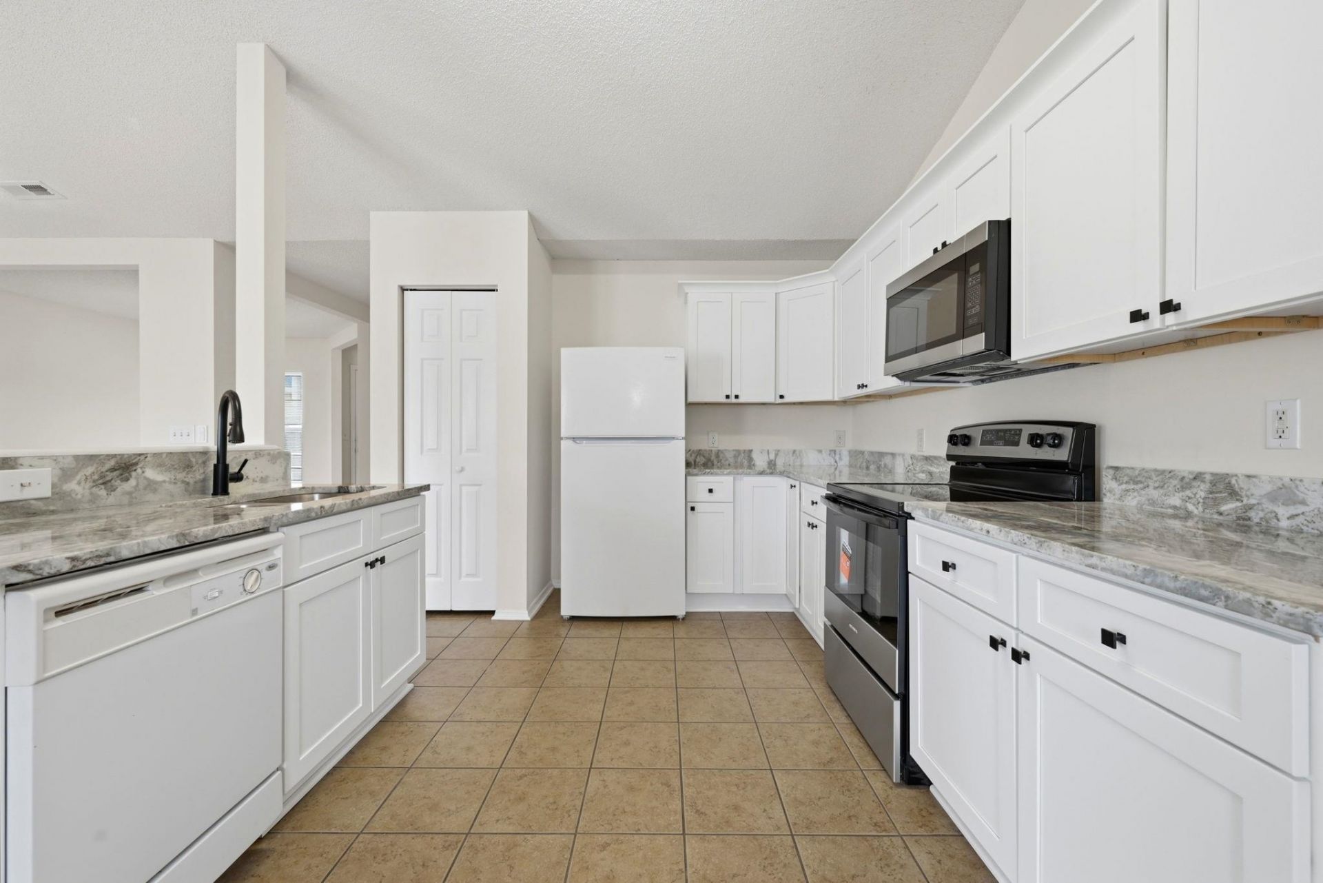 292 Bellegrove Dr. Photo 17