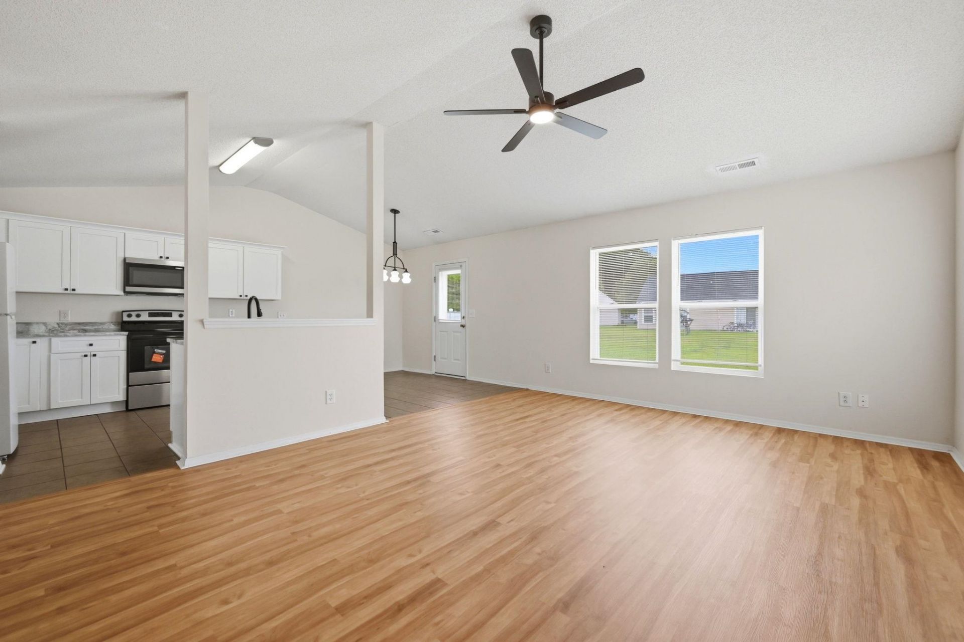 292 Bellegrove Dr. Photo 9