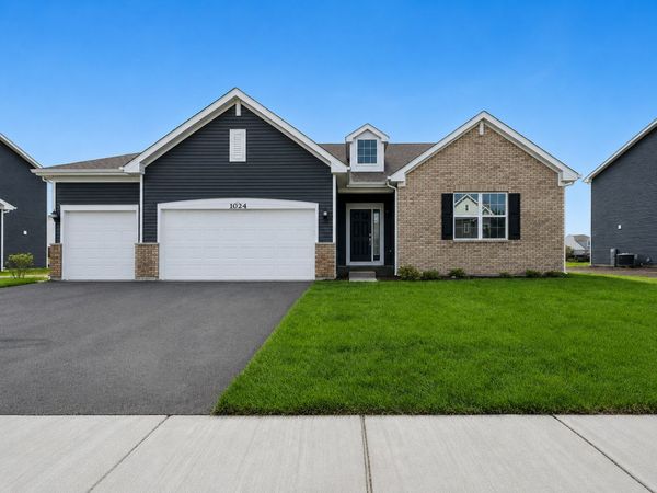 1024 Nottingham Road , Sycamore, IL 60178