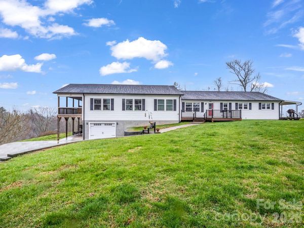 1086 Carters Ridge Road , Spruce Pine, NC 28777