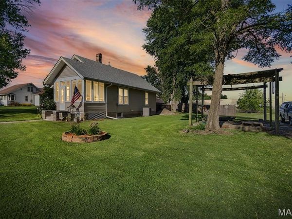 906 N Main Street , White Hall, IL 62092