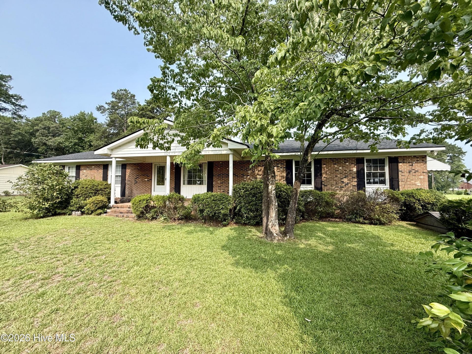 1104 Johnson Drive, Williamston, NC 27892 Main Photo