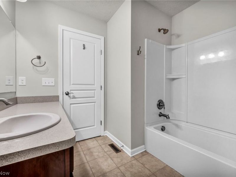 20813 North Greystone Drive, Strongsville, OH 44149 Photo 37