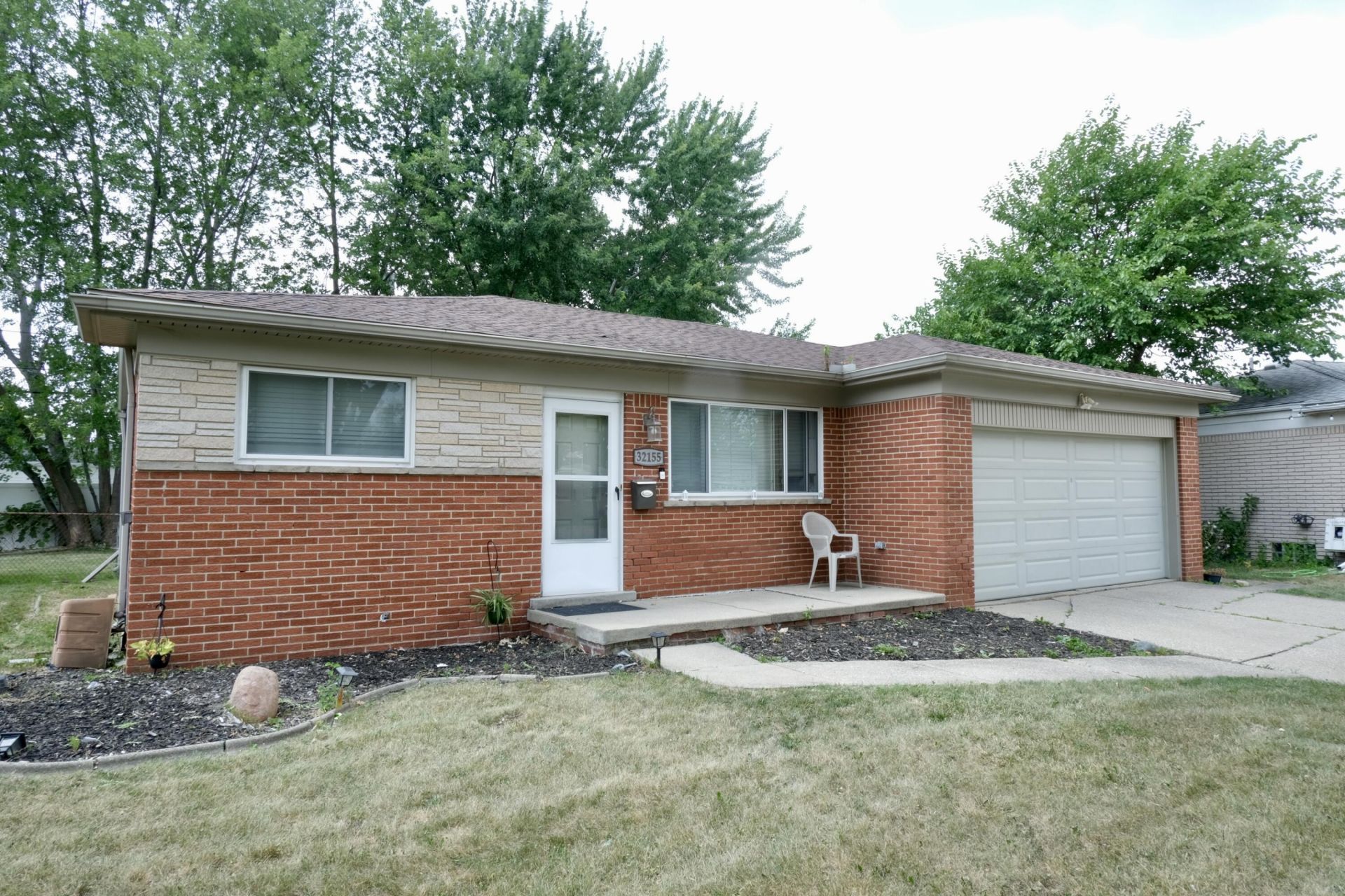 32155 Columbus Drive, Warren, MI 48088 Main Photo