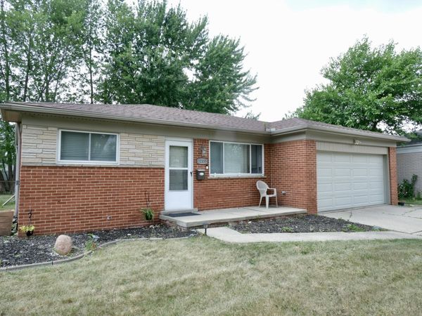 32155 Columbus Drive, Warren, MI 48088