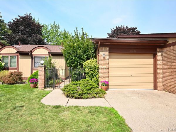 27820 Hollywood Boulevard, Warren, Mi 48093