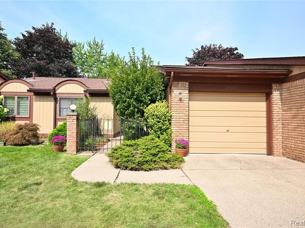 27820 Hollywood Boulevard , Warren, MI 48093