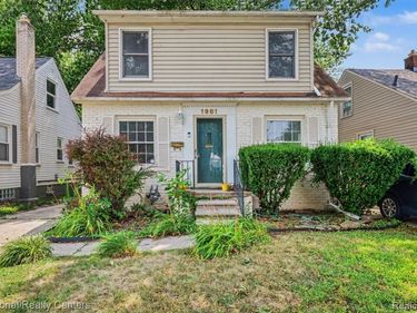 1981 Roslyn Road , Grosse Pointe, MI 48236