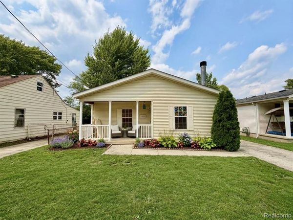 25660 Currier Street , Dearborn Heights, MI 48125