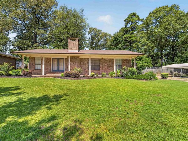 2720 Mimosa Avenue, Camden, AR 71701
