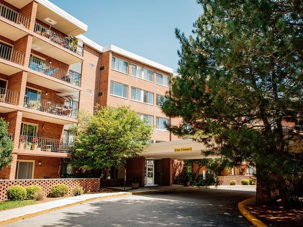 16 E Old Willow Road, Unit 206-S, Prospect Heights, IL 60070