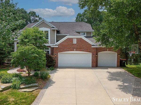 5420 Clemwood Court SE, Ada, MI 49301