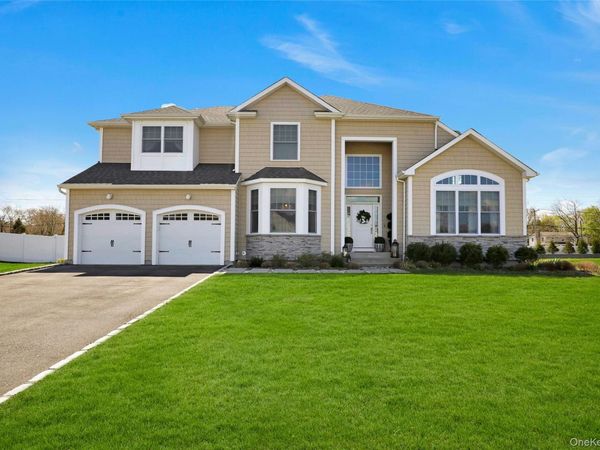 27 Country View Lane , Greenlawn, NY 11740
