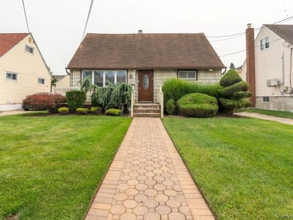 81 Montgomery Avenue , Oceanside, NY 11572