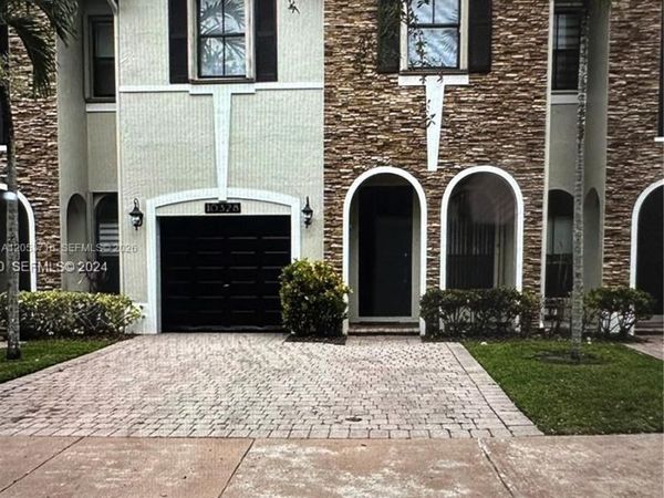 10328 NW 31st Ter , Doral, FL 33172