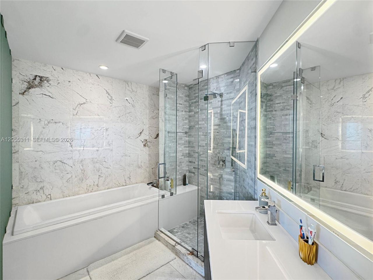 851 NE 1st Ave , Unit 3210, Miami, FL 33132 Photo