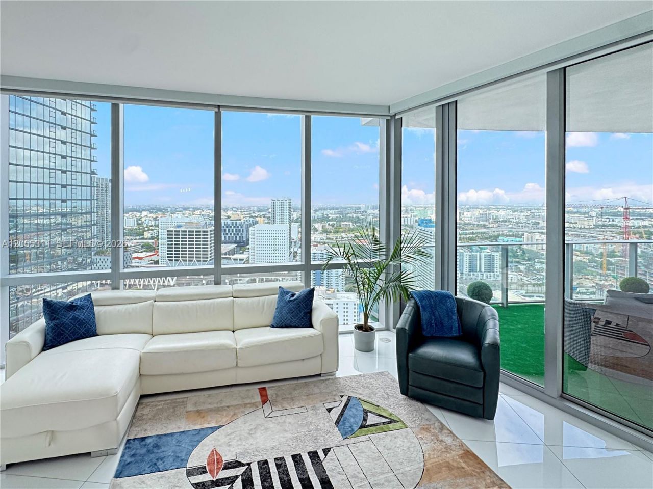 851 NE 1st Ave , Unit 3210, Miami, FL 33132 Photo