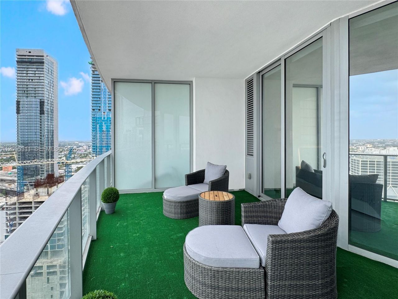 851 NE 1st Ave , Unit 3210, Miami, FL 33132 Photo