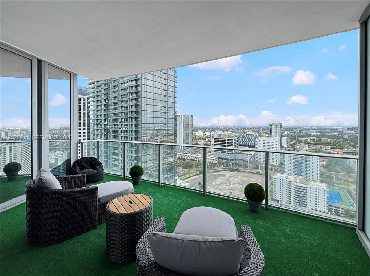851 NE 1st Ave , Unit 3210, Miami, FL 33132 Photo