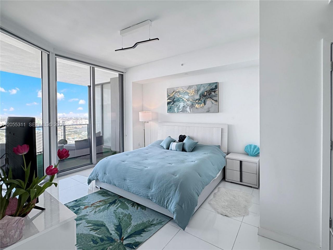 851 NE 1st Ave , Unit 3210, Miami, FL 33132 Photo