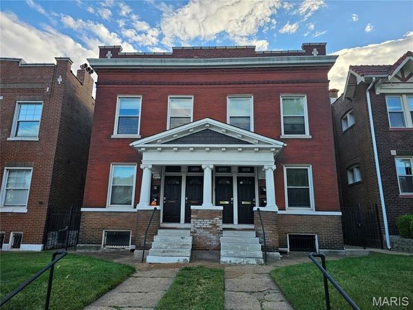 1832 Russell Boulevard , St Louis, MO 63104