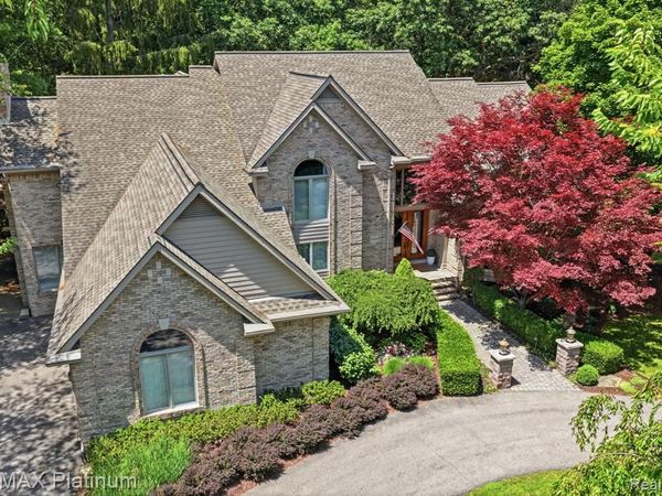5458 Lake Ridge Drive, Genoa Twp, MI 48116