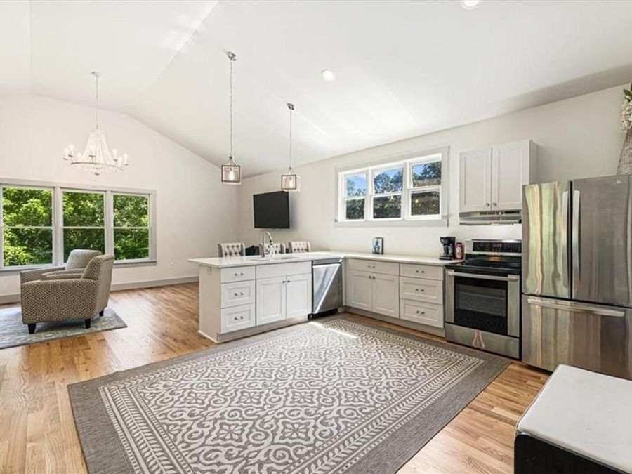 Property Image 100