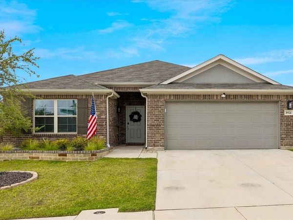 8924 Flying Eagle Lane, Fort Worth, TX 76131