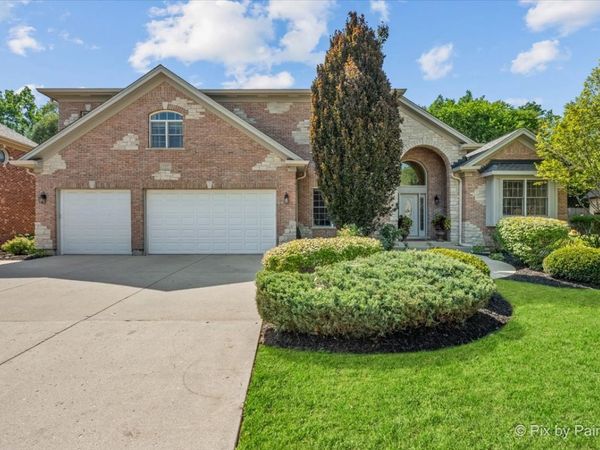 320 N Waynes Court , Palatine, IL 60067