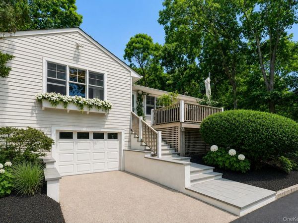 2705 W Creek Avenue , Cutchogue, NY 11935