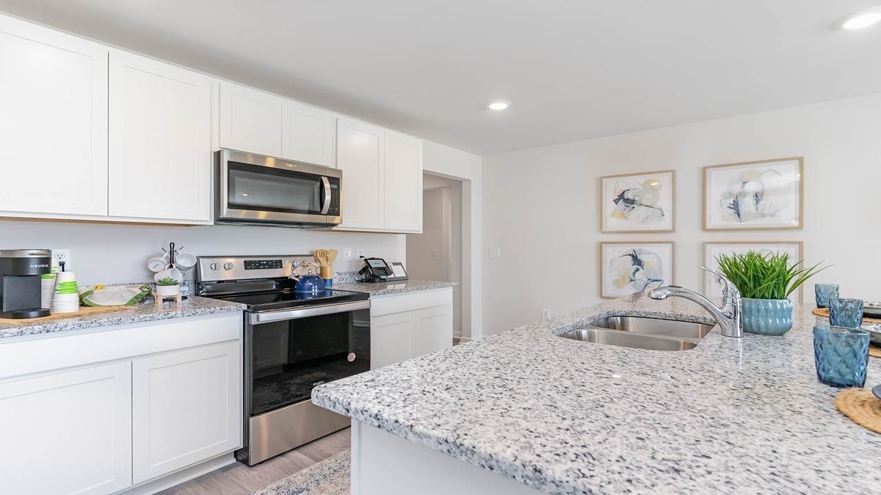 622 Strawberry Field Way  Photo 5