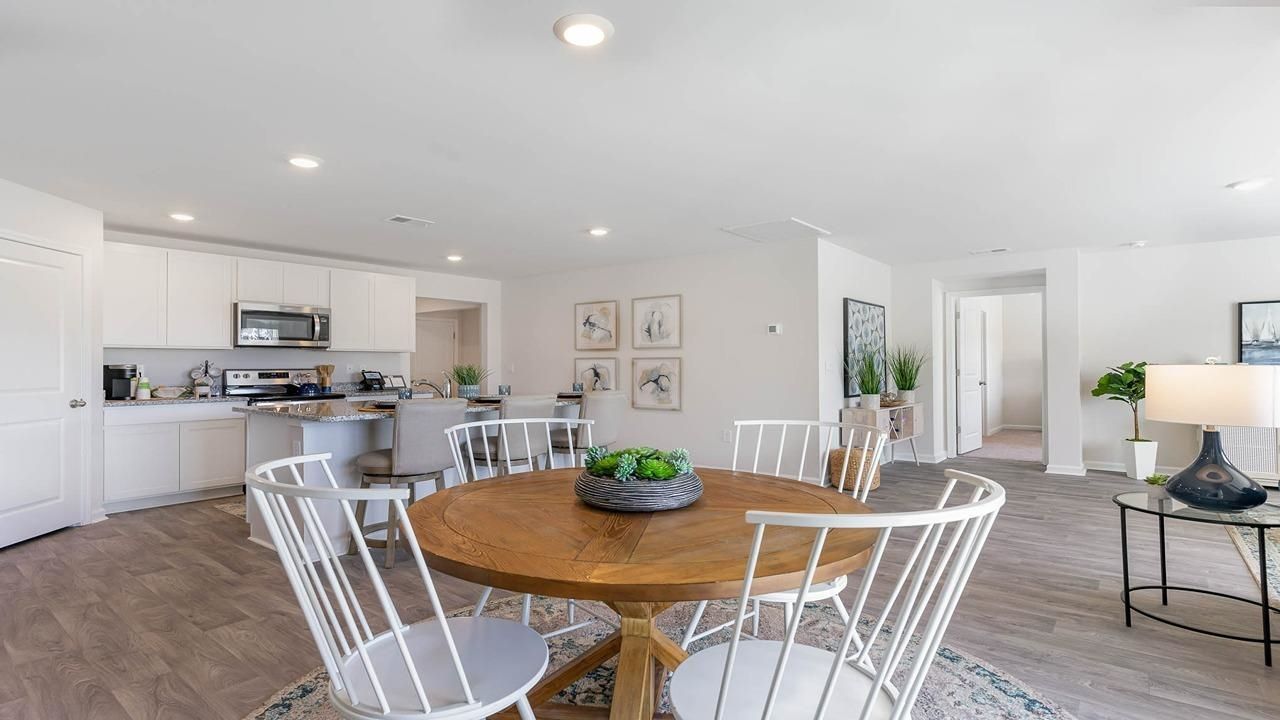 622 Strawberry Field Way  Photo 7