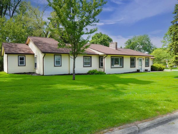 1322 Desiax Avenue, Bloomfield Hills, MI 48302