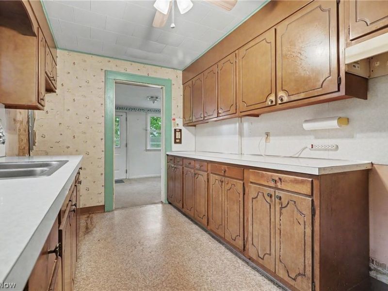18091 Derr Avenue, Beloit, OH 44609 Photo 5