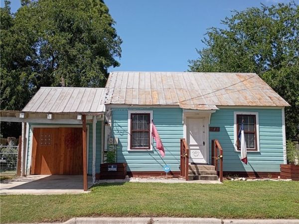 606 E Newman , Cuero, TX 77954
