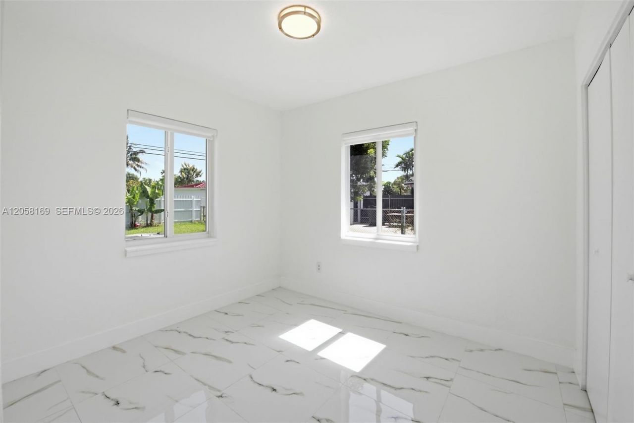 6785 SW 17th St , Miami, FL 33155 Photo