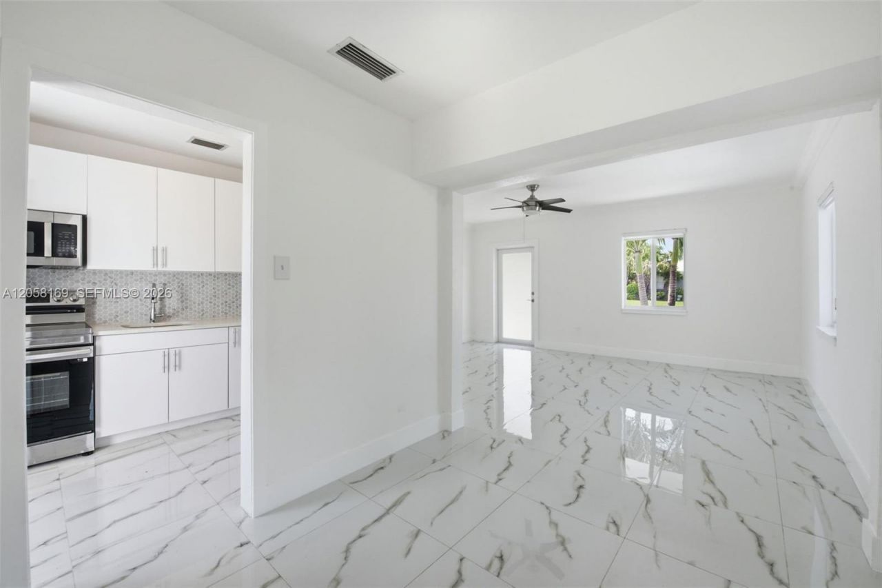 6785 SW 17th St , Miami, FL 33155 Photo