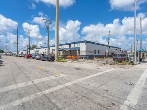 3500 NW 54th St, Miami, FL 33142