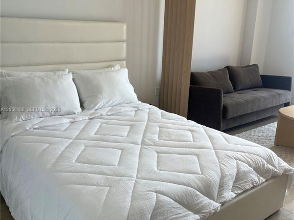 90 NE 32 , Unit 821, Miami, FL 33137