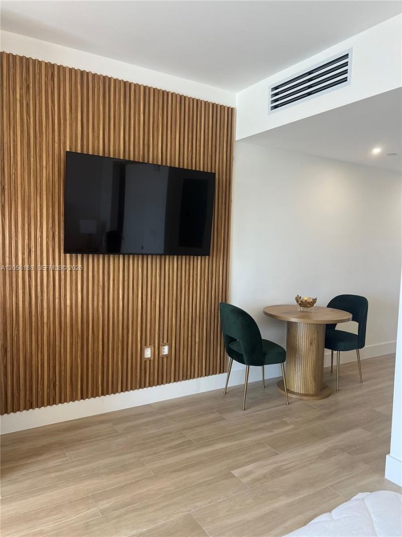 90 NE 32 , Unit 821, Miami, FL 33137 Photo