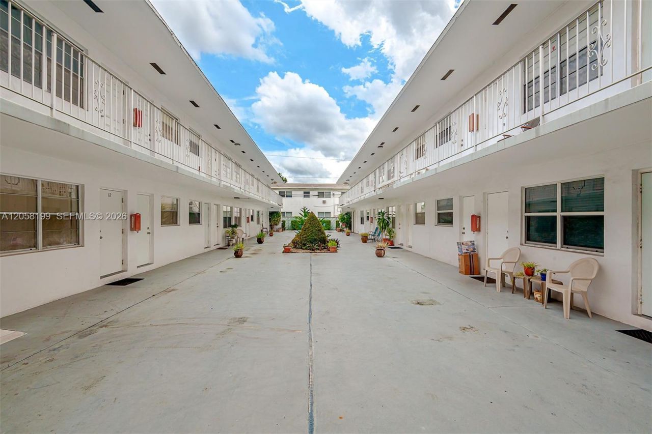 2826 Van Buren St , Unit 8, Hollywood, FL 33020 Photo