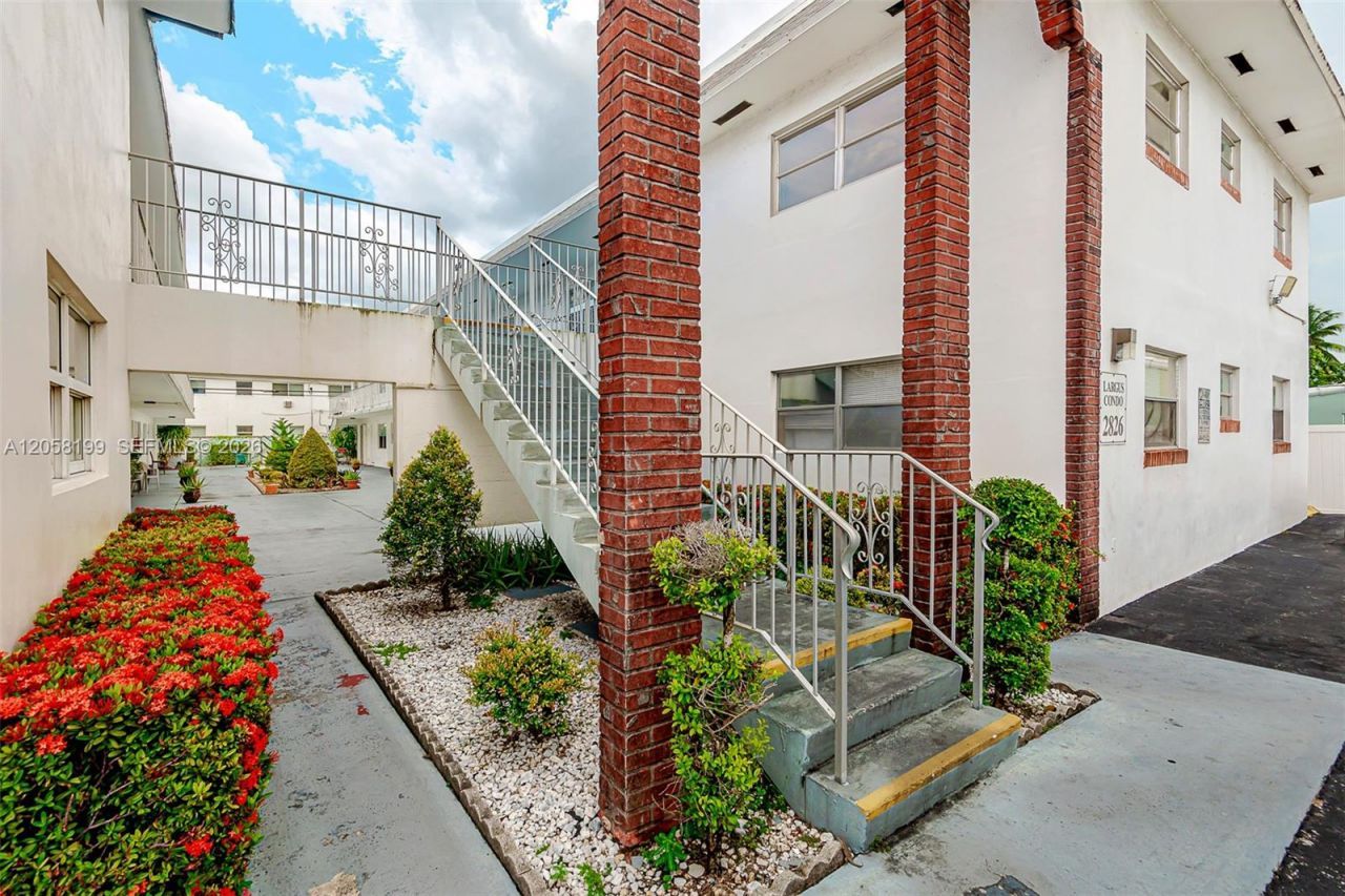 2826 Van Buren St , Unit 8, Hollywood, FL 33020 Photo