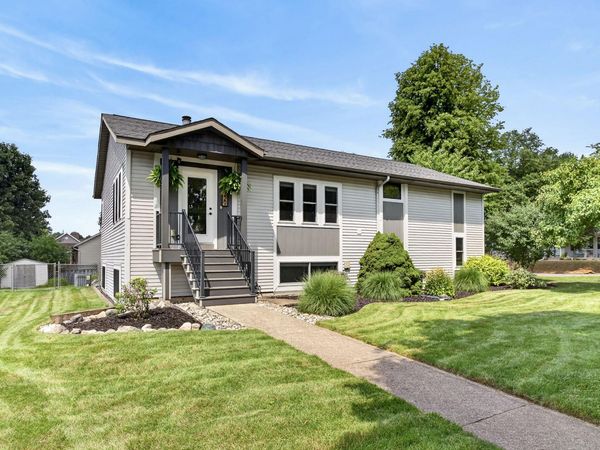 1329 Dewberry Court NE, Grand Rapids, MI 49505