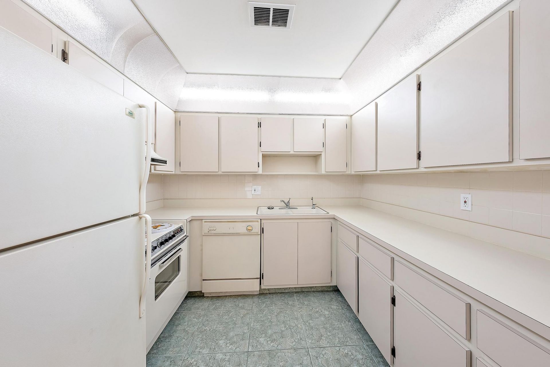 2638 Gately Drive E, Unit 45, West Palm Beach, FL 33415 Photo